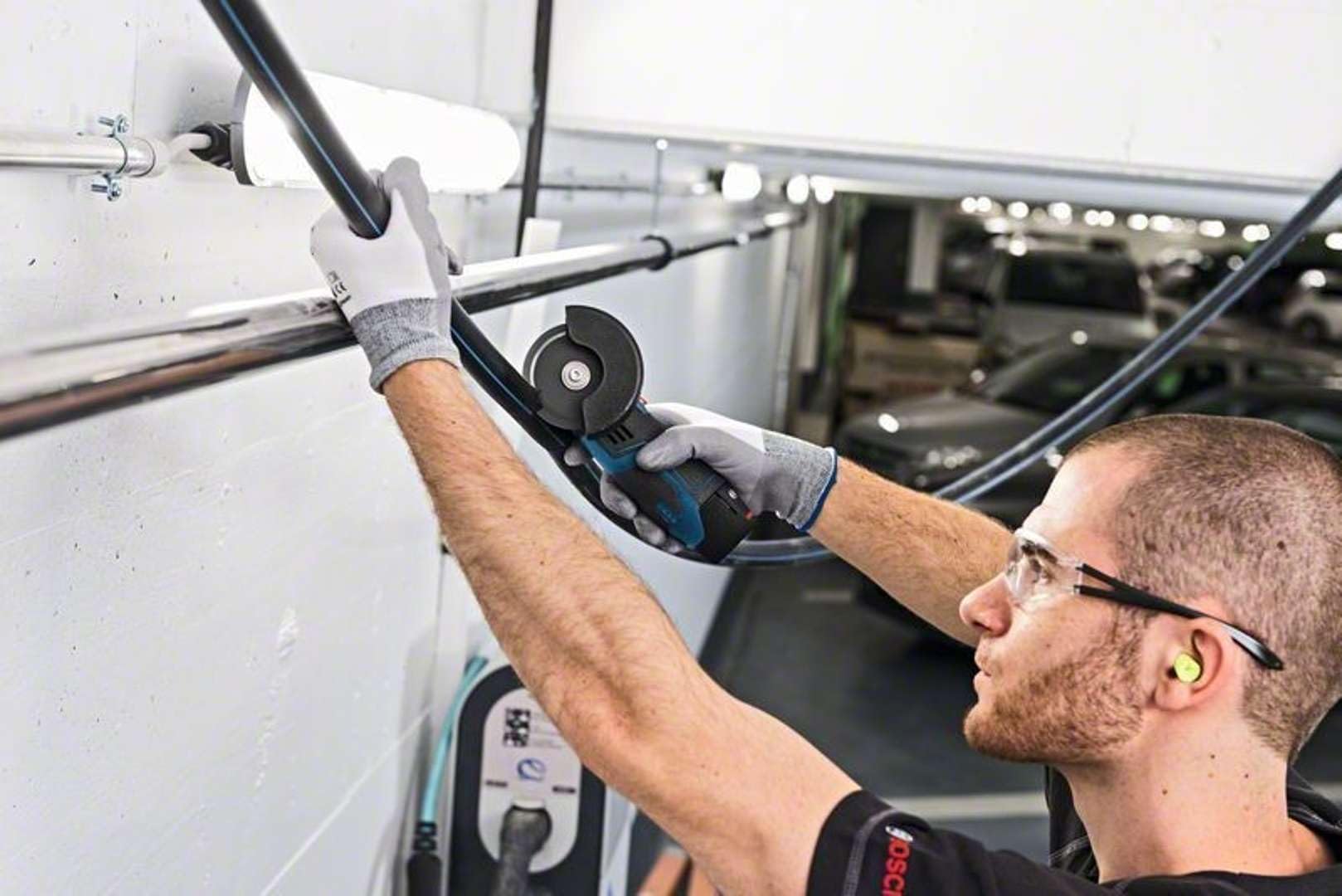 bosch-professional-gws-12v-76-akku-winkelschleifer-12v-system-ec-motor-inkl-2x-3 image 4