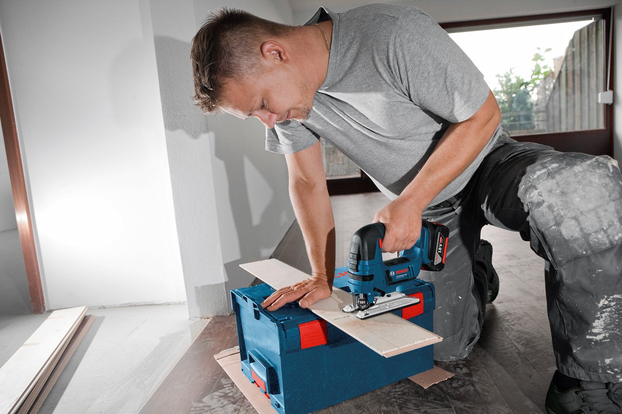 bosch-professional-gst-18-v-li-b-akku-stichs-ge-18-v-120-mm-schnitttiefe-in-holz image 3