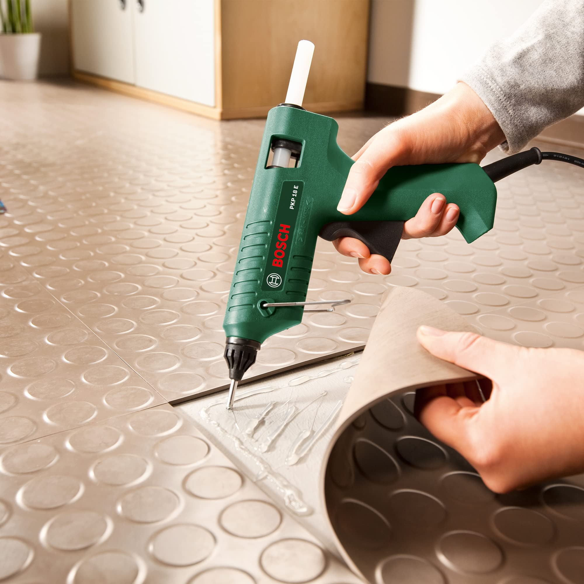 bosch-pkp-18-e-klebepistole-240-v-mit-extralanger-d-se-inkl-bosch-klebesticks-ul image 6