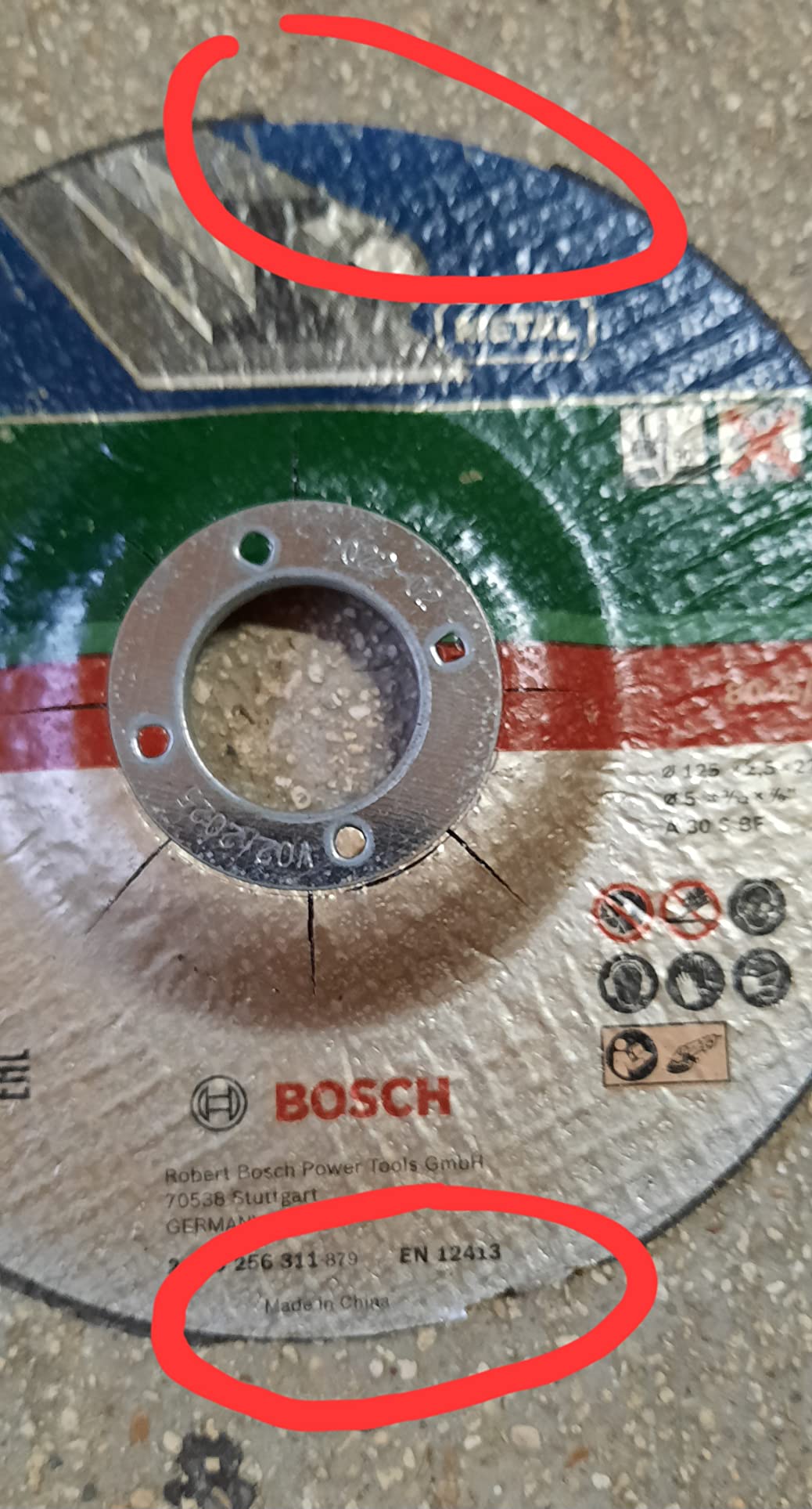 Eine Scheibe war beschädigt