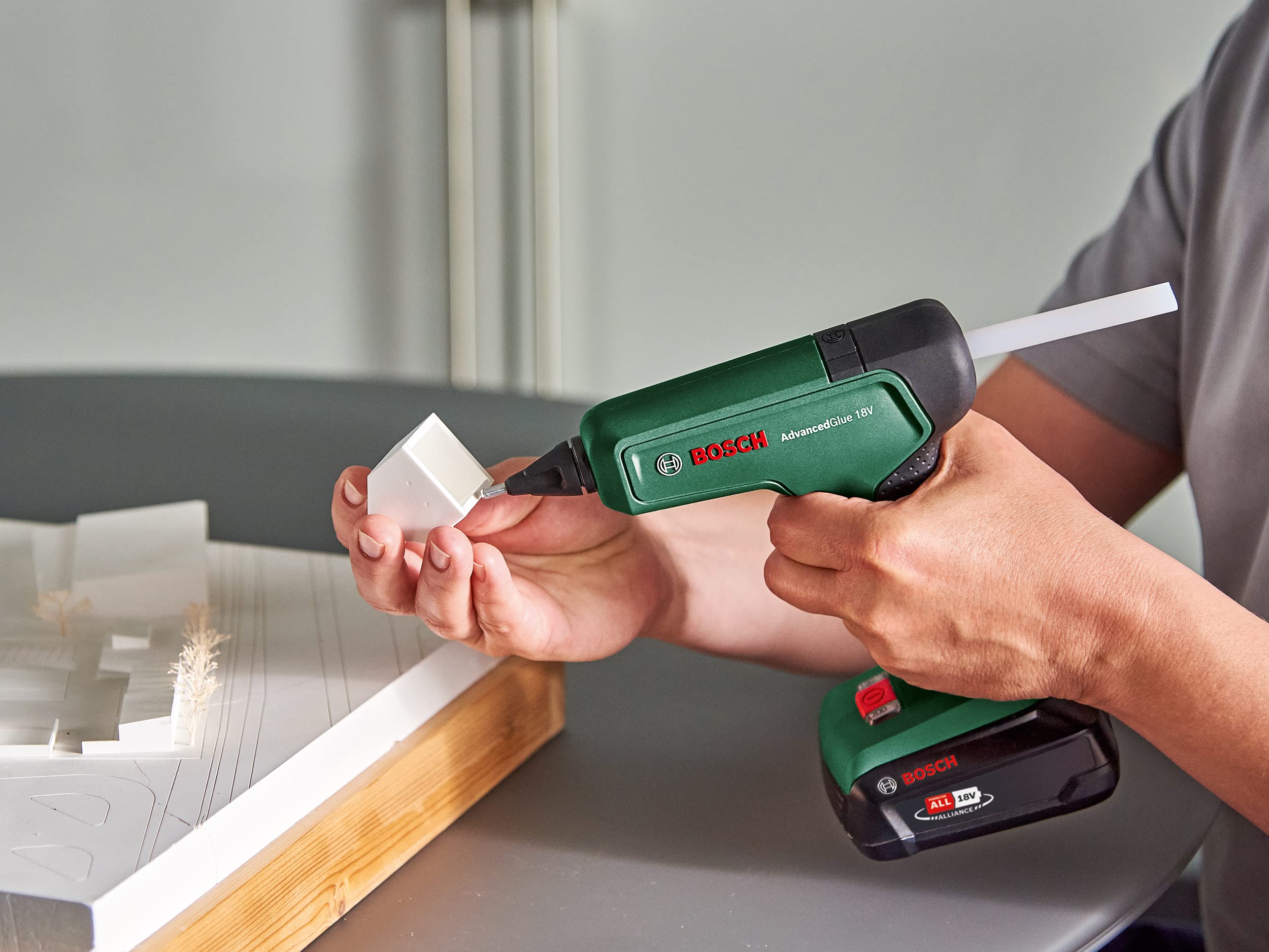 bosch-professional-niedrigschmelzende-klebesticks-11-mm-500-g-schmelzpunkt-130-c image 4