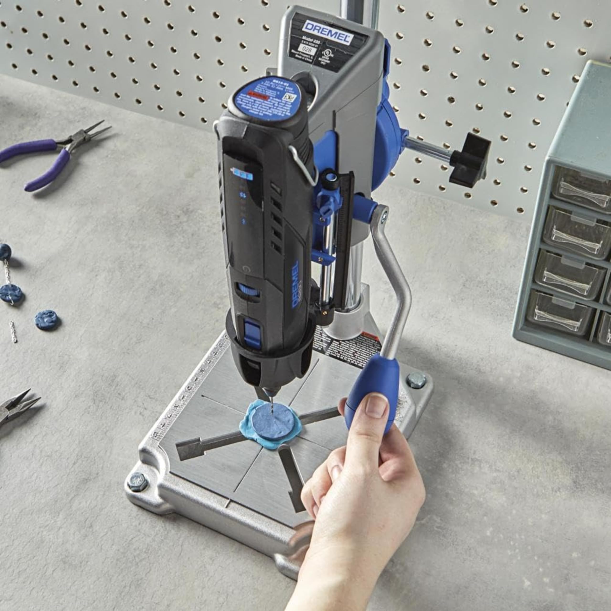 dremel-220-werkstattstation-bohr-und-werkzeugst-nder-f-r-multifunktionswerkzeug- image 5