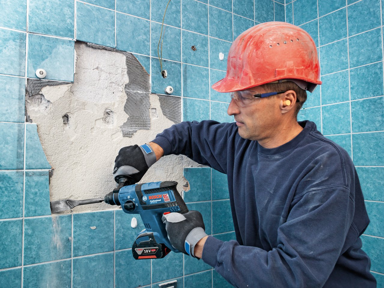 bosch-professional-gbh-18-v-ec-akku-bohrhammer-mit-sds-plus-18-v-2x4-0-ah-akku-e image 3