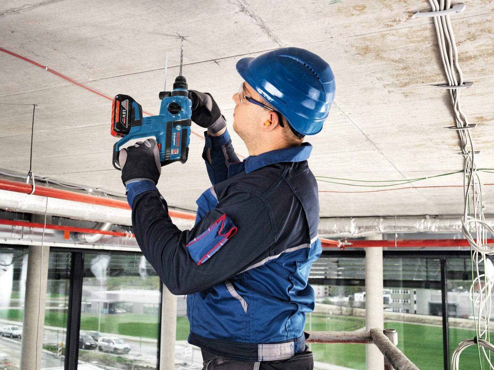 bosch-professional-gbh-18-v-ec-akku-bohrhammer-mit-sds-plus-18-v-2x4-0-ah-akku-e image 5